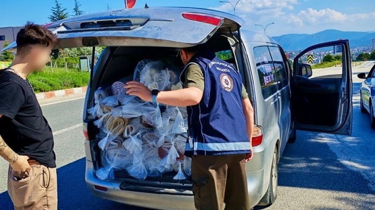 Bilecik'te Mobil Göç Aracı ile Yapılan Denetimler: Kimlik Kontrolleri ve Güvenlik Önlemleri