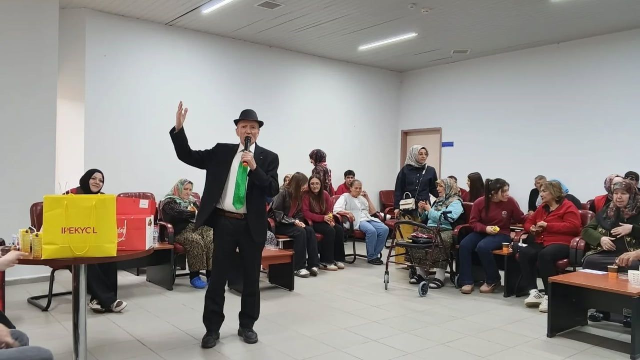 Bilecik'te 'Nesiller Arası Gönül Köprüsü': Lise Öğrencileri Huzurevinde Kurban Bayramı'nı Kutladı