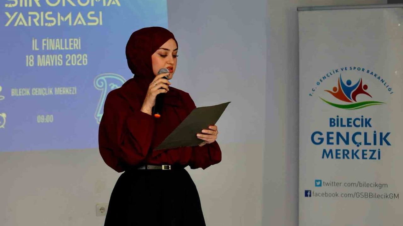 Bilecik’te Şiir Okuma Yarışmasında Dereceye Giren Gençlere Ödül