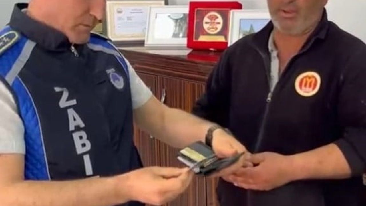 Bilecik'te temizlik görevlisi bulduğu cüzdanı zabıtaya teslim etti