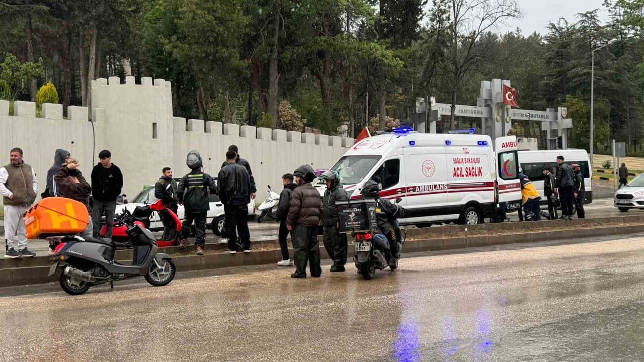 Bilecik’te ticari araç ile motosiklet çarpıştı; 1 kişi yaralandı