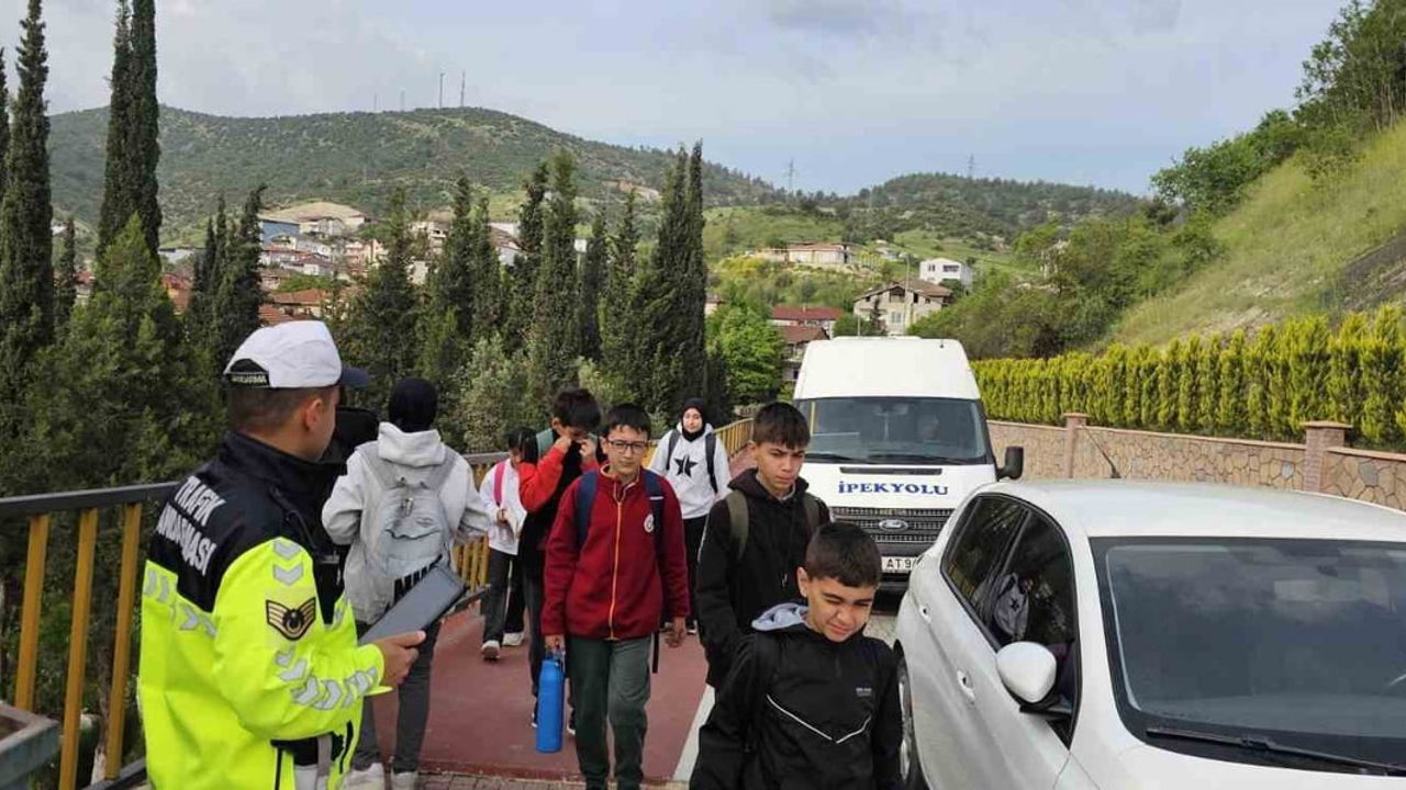 Bilecik'te Vezirhan'da okul servislerine jandarma denetimi