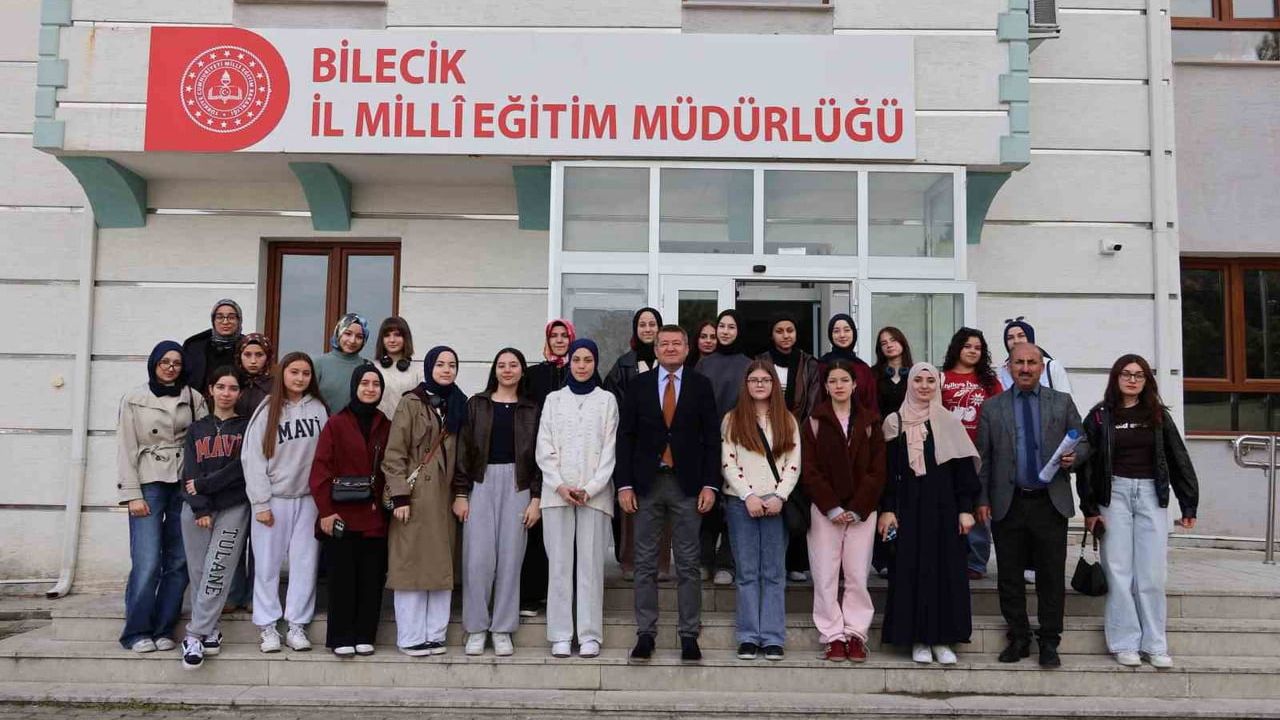 Bilecik'ten 50 öğrenci 'Çevreme Duyarlıyım, Değerlerime Sahip Çıkıyorum' gençlik kamplarına uğurlandı