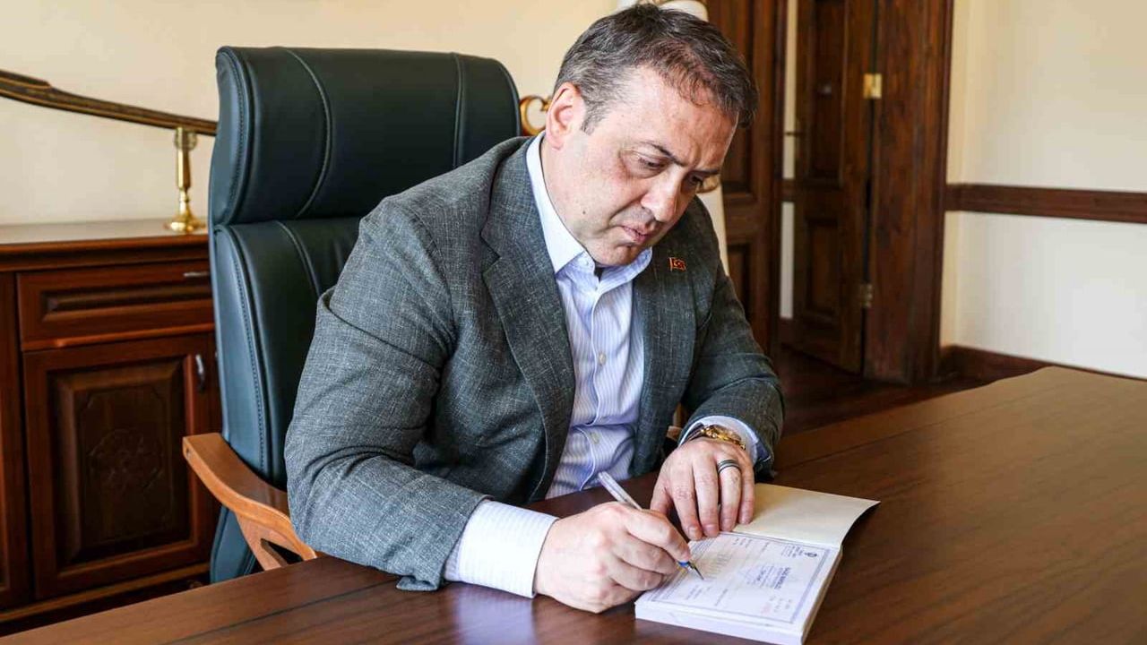 Bilecik Valisi Sözer, Kurban Vekâletlerini Gazze İçin Türkiye Diyanet Vakfı'na Bağışladı