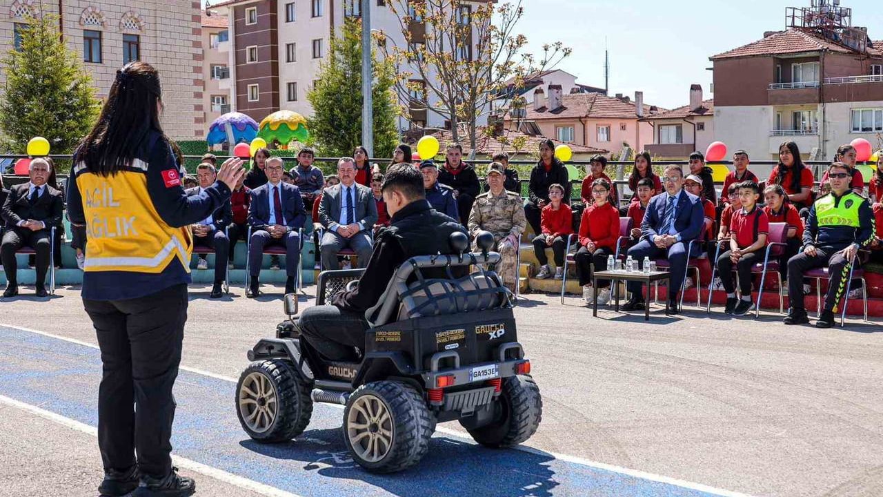Bilecik Valisi Sözer, Trafik ve İlkyardım Haftası Programına Katıldı