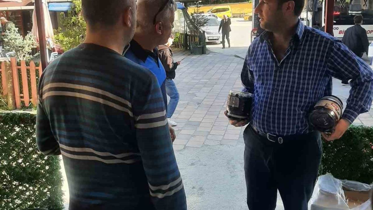 Bilecik zabıta ekipleri, tüketim tarihi geçen 100 kilogram zeytine el koydu