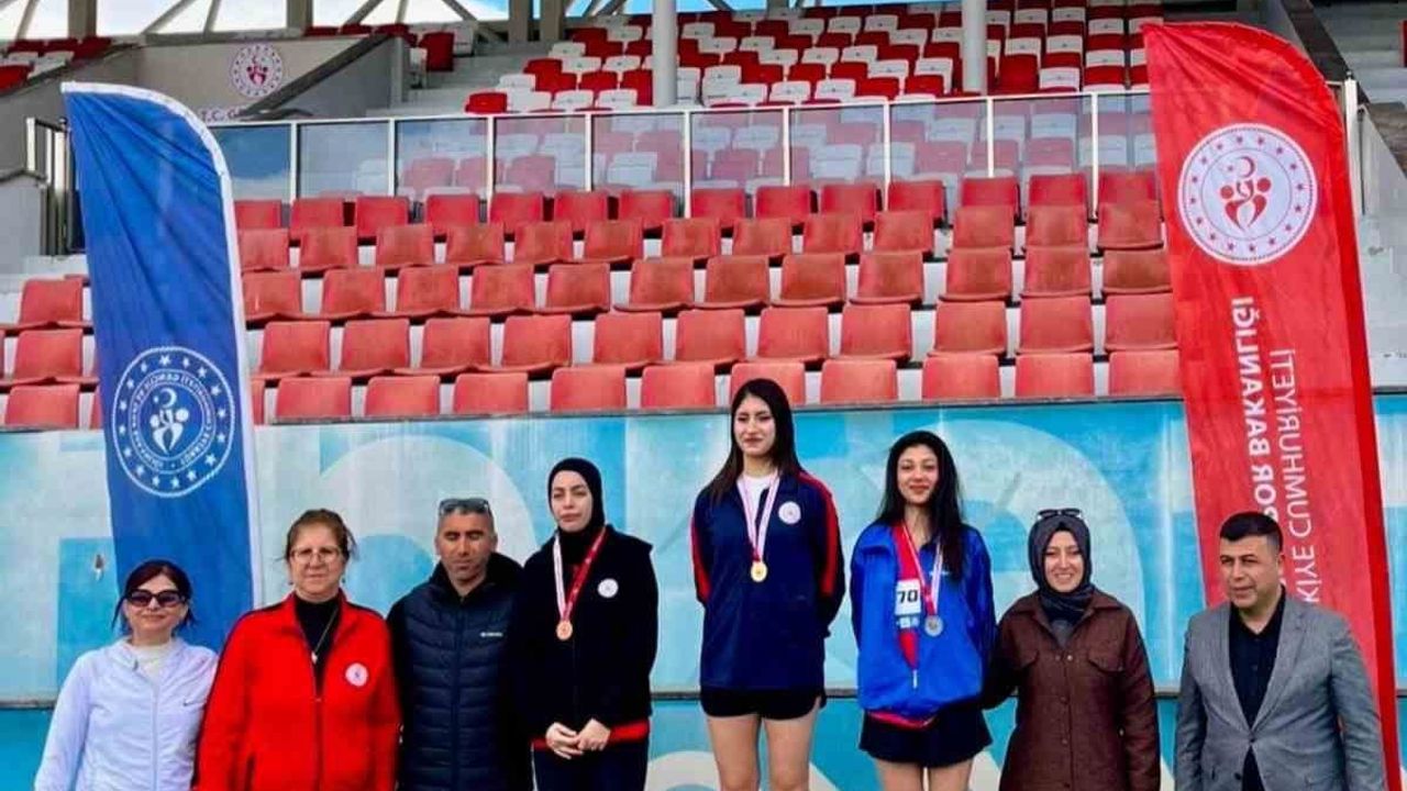 Bilecikli atlet Hatice Kelek, YurtLig Türkiye Şampiyonası'nda 100 m'de üçüncü oldu