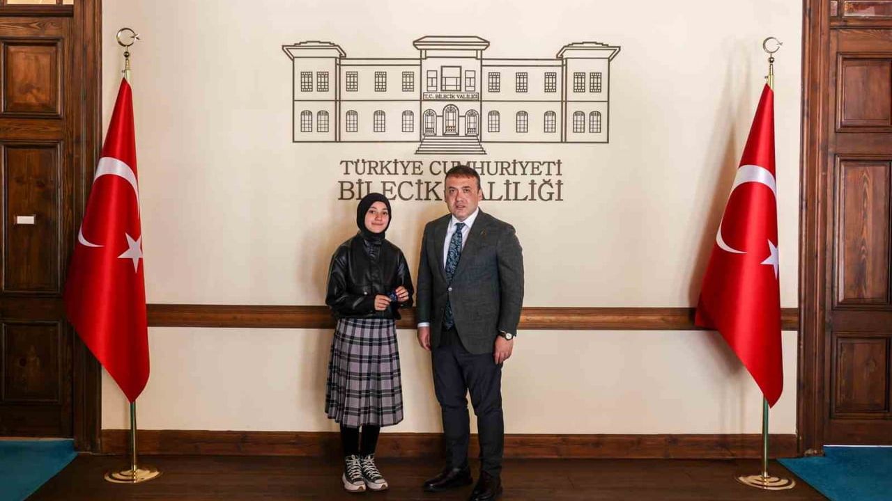 Bilecikli öğrenciler Konya’daki yarışmalarda Türkiye birincisi oldu; Vali Sözer başarıyı kabul etti