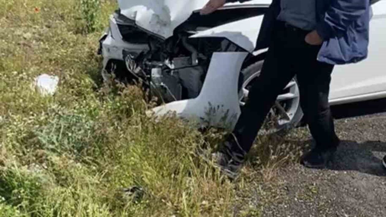 Bingöl Kervansaray mevkiinde 3 aracın karıştığı zincirleme kaza: 1 yaralı