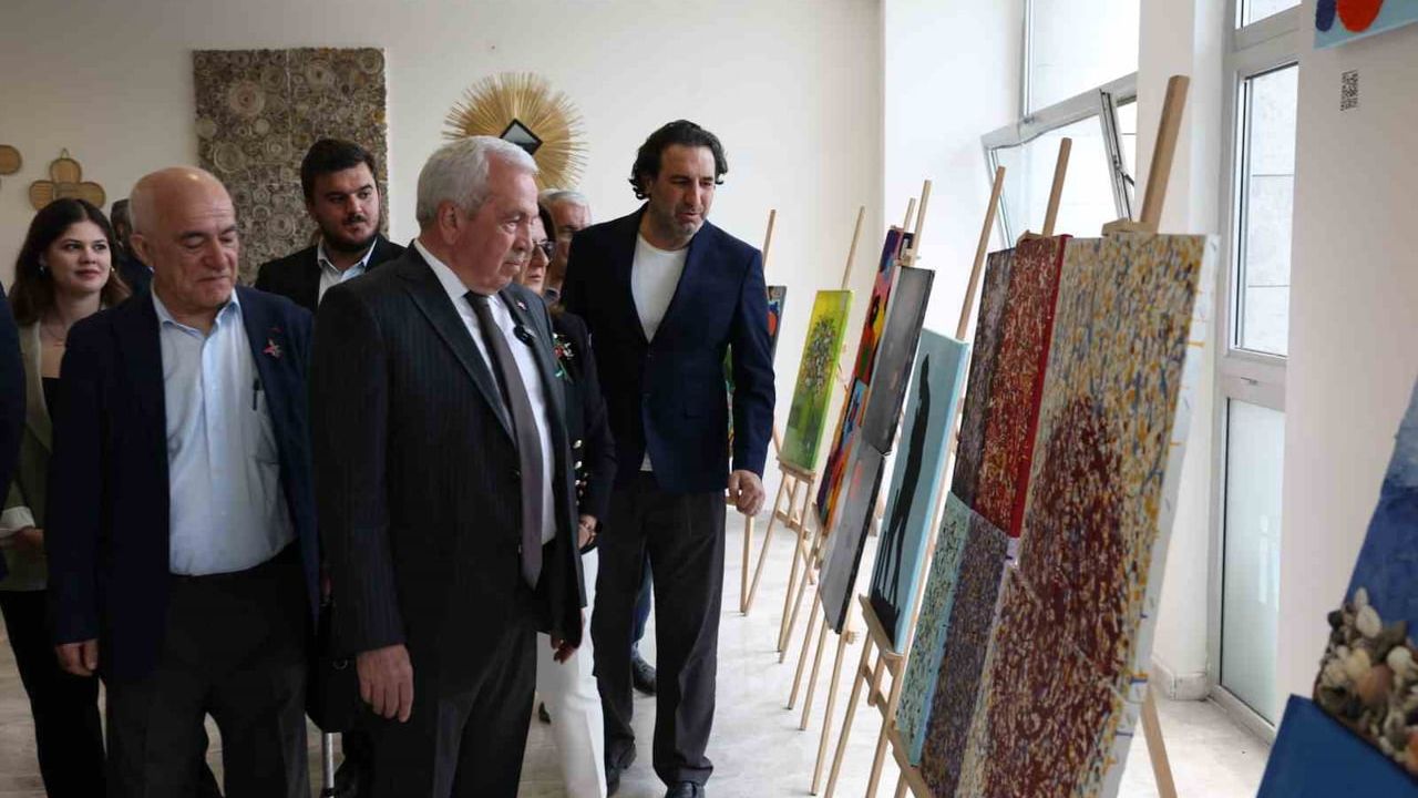 ‘Bizim Sergi’ Halk Evi'nde açıldı — Gelir ihtiyaç sahiplerine aktarılacak