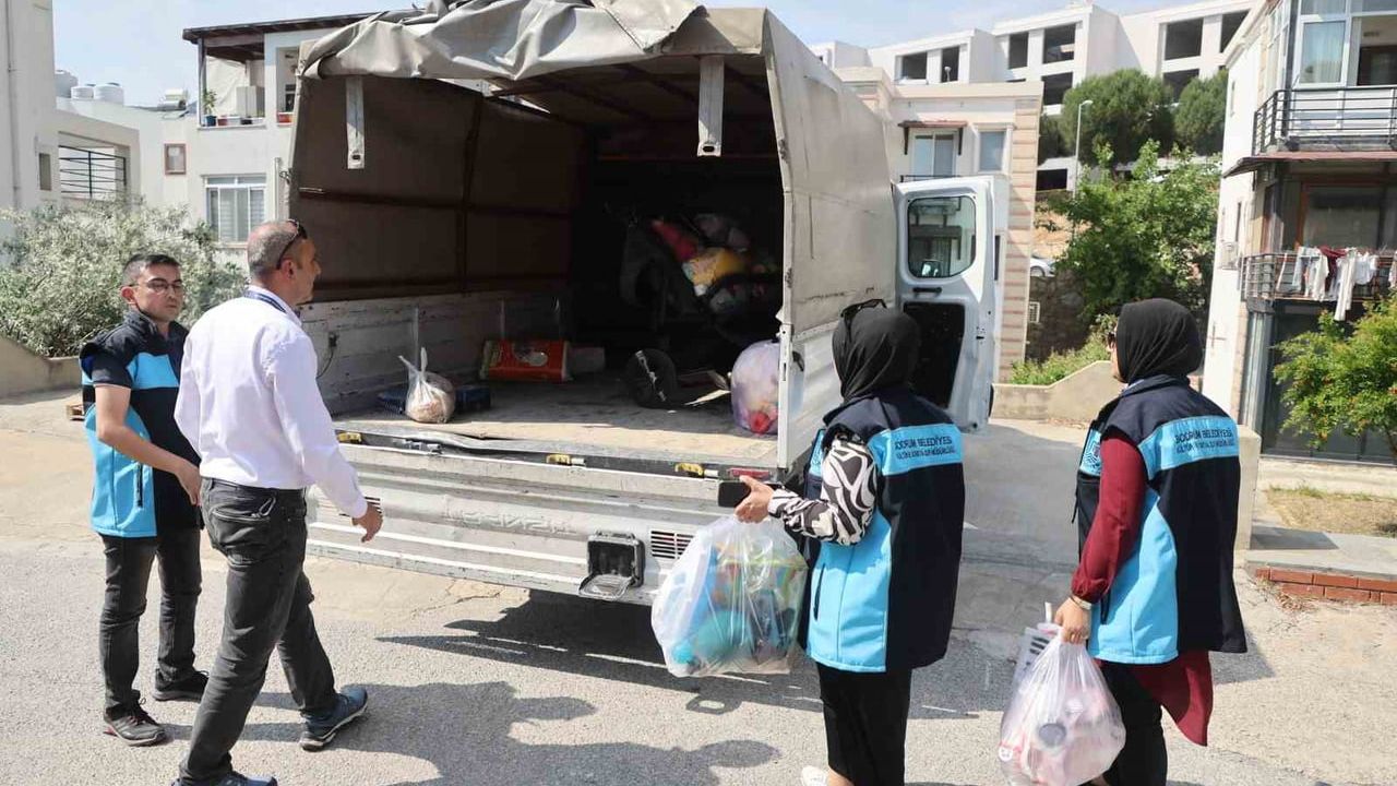Bodrum Belediyesi, 'Çocuklarımız Oyuncaksız Kalmasın' ile bayram öncesi oyuncak dağıttı