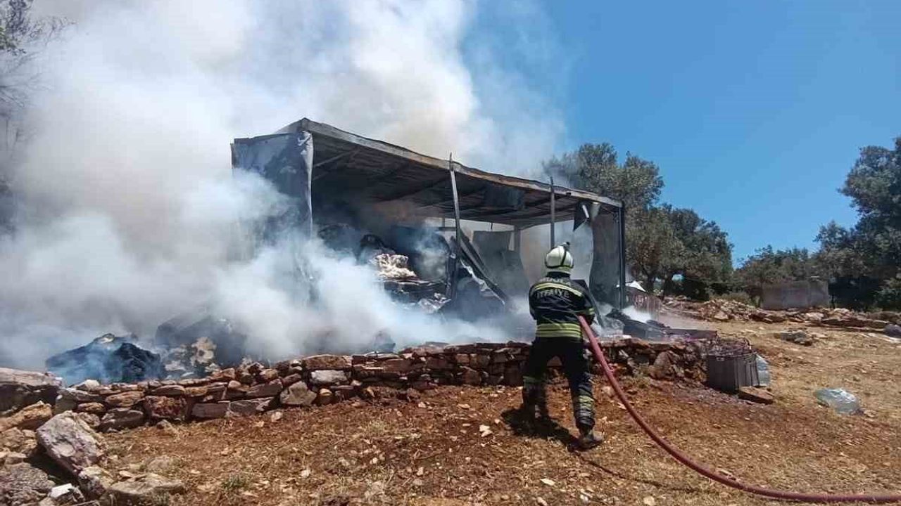 Bodrum'da elektrik kaynaklı yangın, yaşlı çiftin konteynerini kullanılmaz hale getirdi
