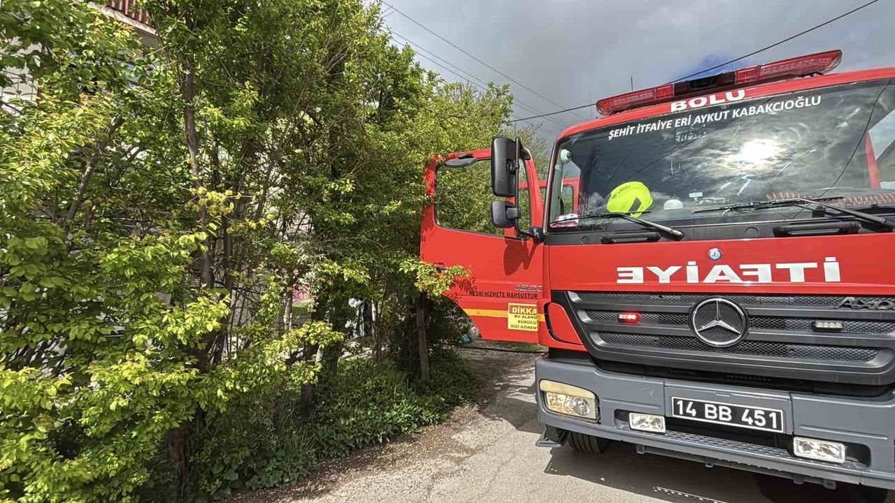Bolu'da 2 katlı evin banyosunda çıkan yangın itfaiye ekipleri tarafından söndürüldü