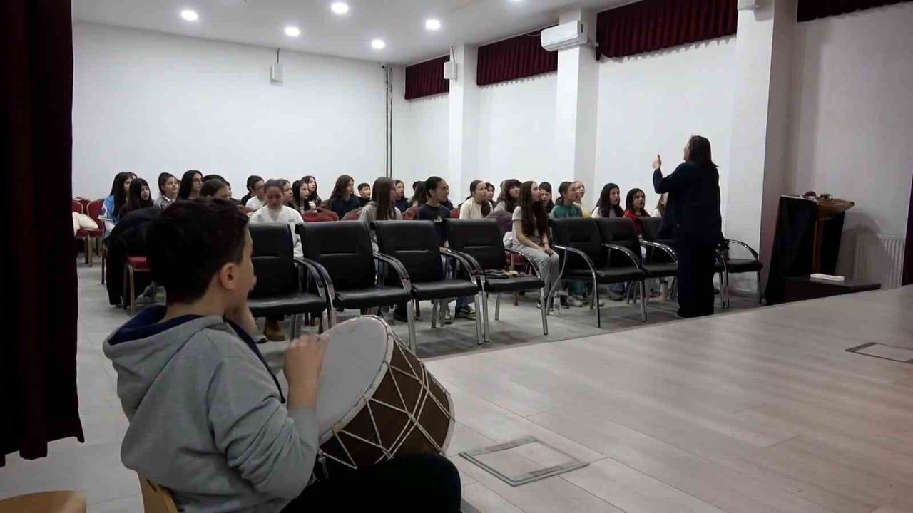 Bolu’da 47 Öğrenciden Oluşan ‘Harmoni 100’ Çok Sesli Korosu Üç Yıldır Sürekli Çalışıyor