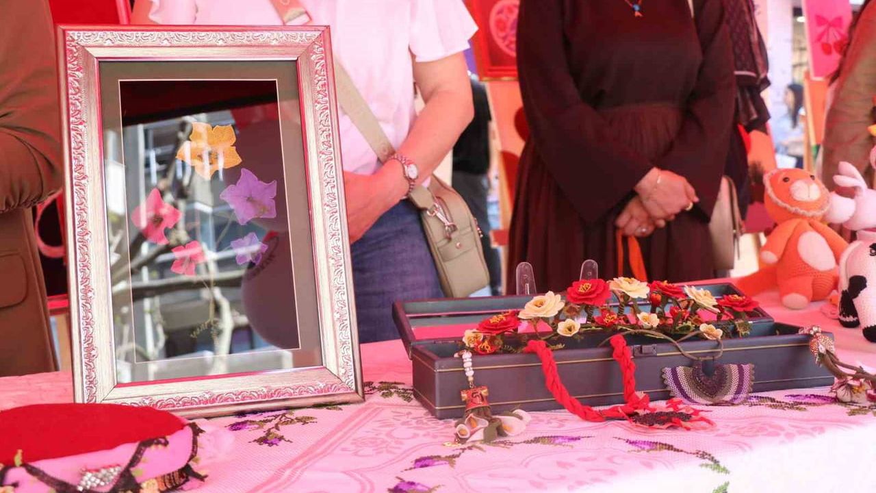 Bolu’da kadınların el emeği İzzet Baysal Caddesi’nde sergilendi