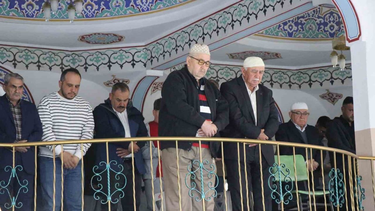 Bolu’da Kurban Bayramı Namazı: Camilerde Yoğun Katılım