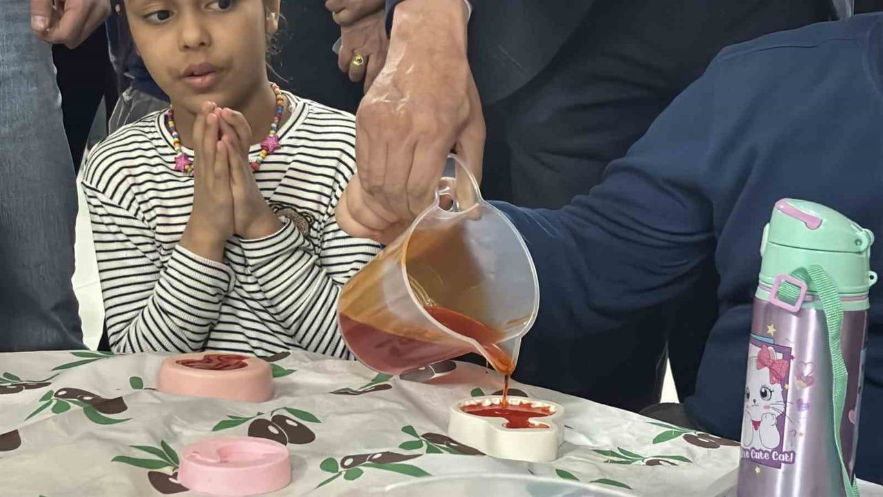 Bolu'da meslek lisesi öğrencileri özel eğitim öğrencileriyle atık yağdan doğal sabun üretti