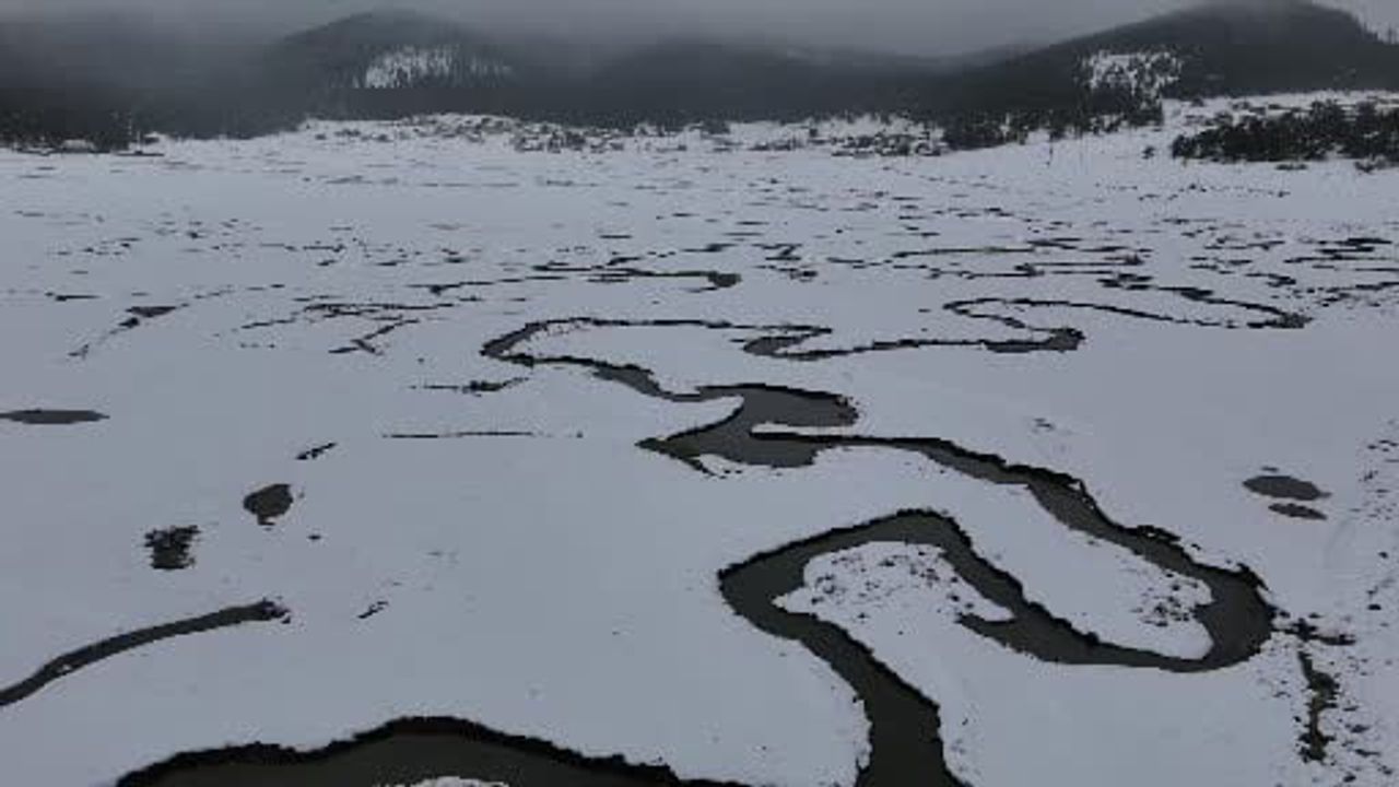 Bolu'da Sarıalan Yaylası'nda Mayıs karı: 14 yaylanın menderesleri kartpostallık manzara oluşturdu