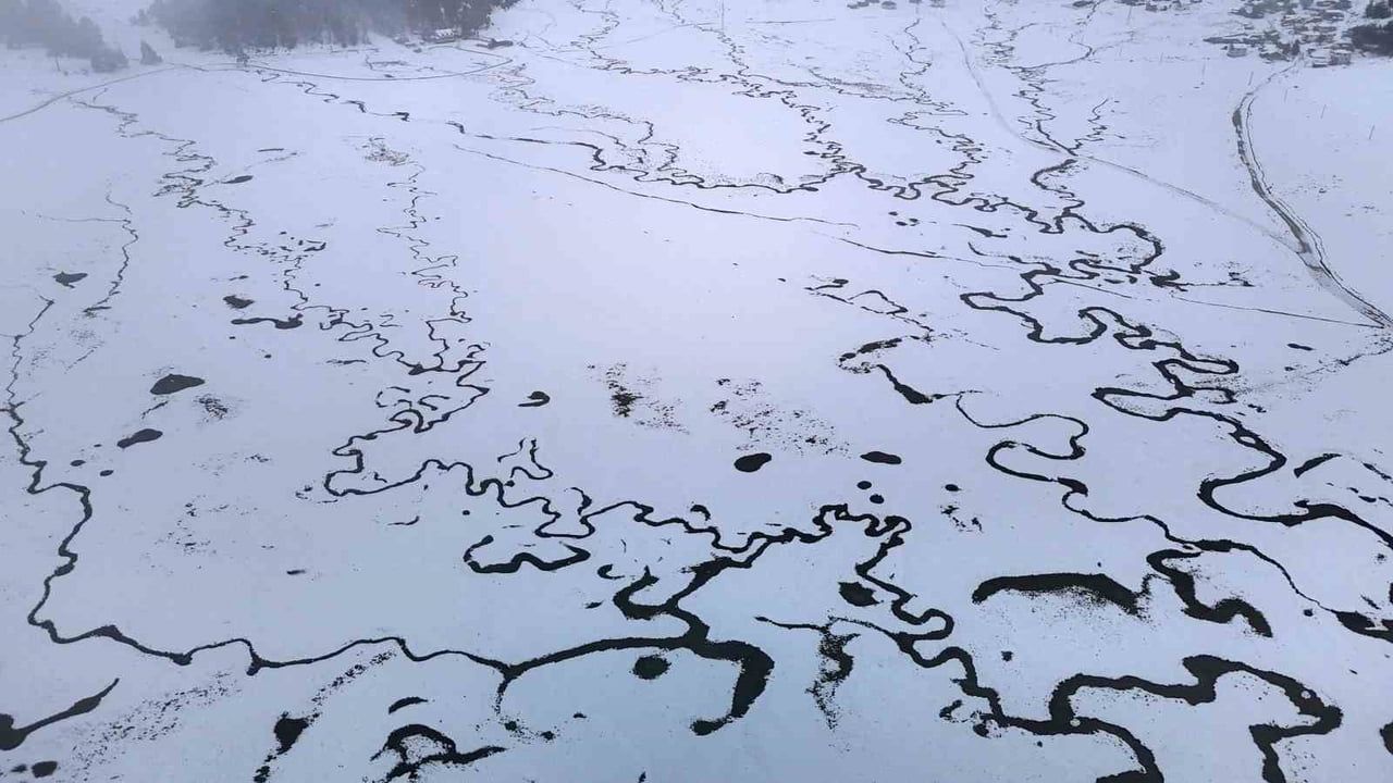 Bolu'da Sarıalan Yaylası'nda Mayıs karı: 14 yaylanın menderesleri kartpostallık manzara sundu