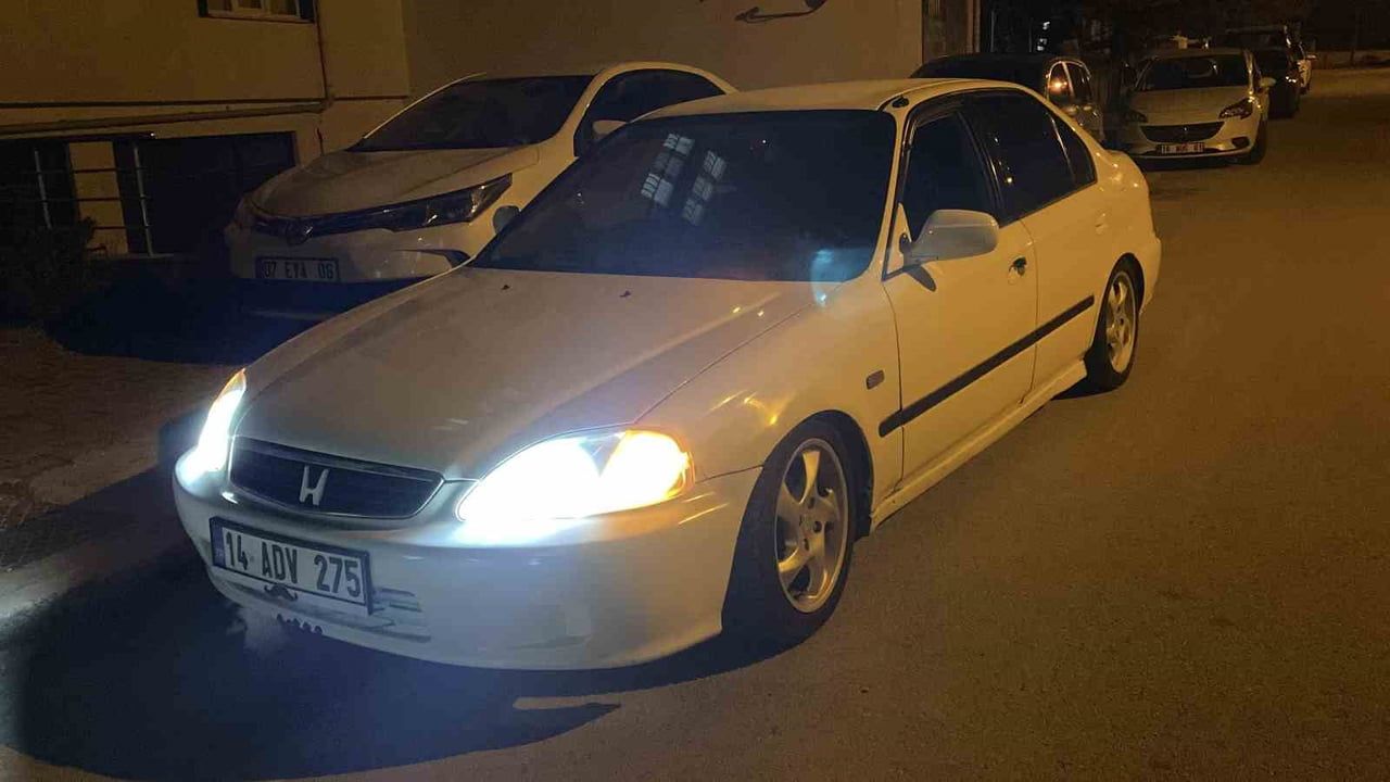 Bolu'da trafik uygulamasında sürücü aracını çalışır vaziyette bırakıp kaçtı