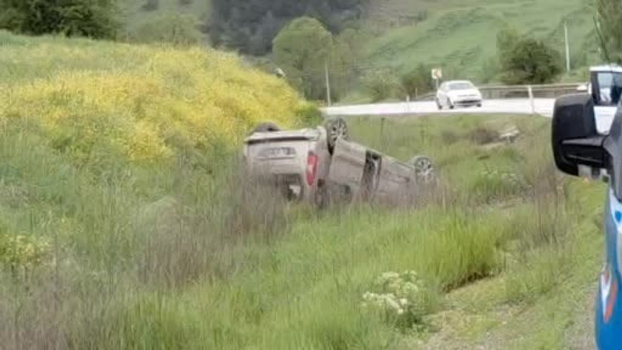 Bolu'da yağış nedeniyle takla atan otomobil: 2 yaralı