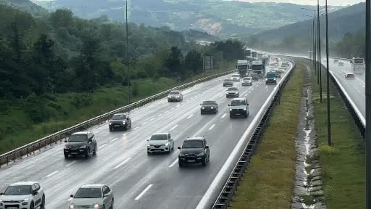 Bolu geçişinde bayram göçü sürüyor: TEM ve D-100'de yoğun trafik