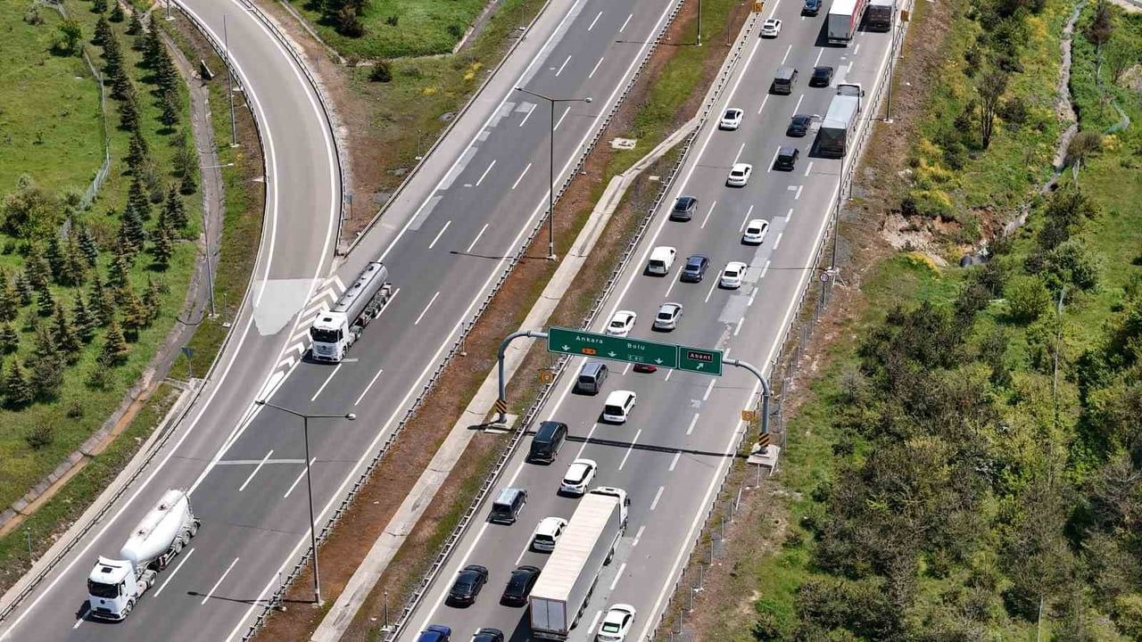 Bolu geçişinde Kurban Bayramı yoğunluğu: TEM ve D-100'de uzun araç kuyrukları