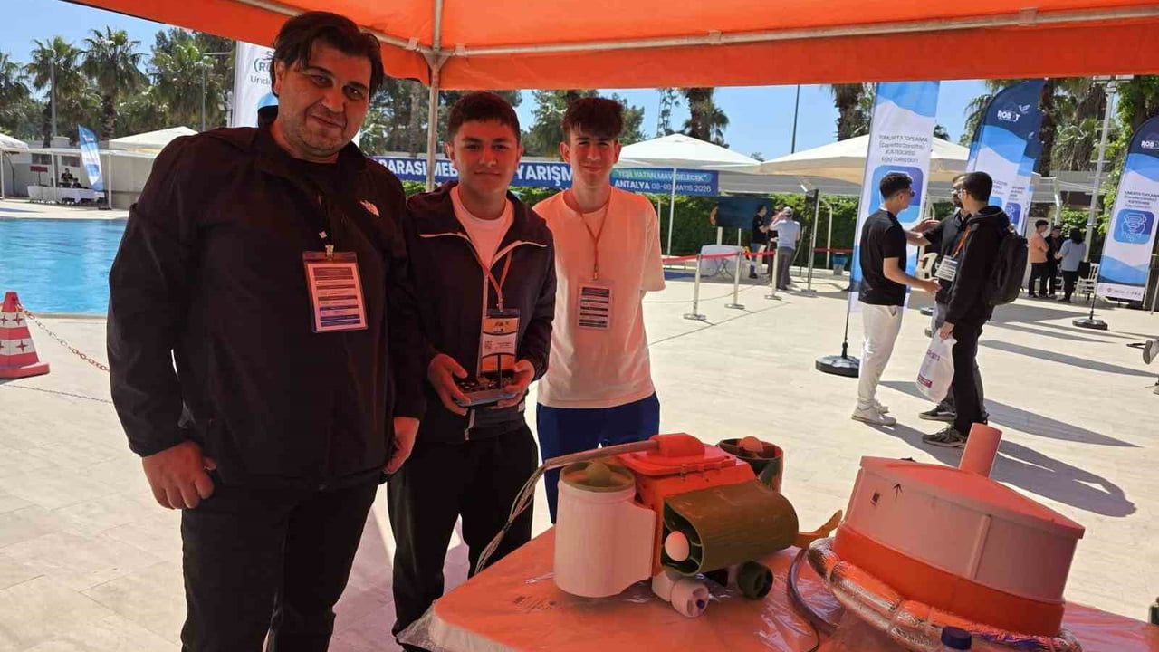 Bolu öğrencilerinin geliştirdiği 'SAR-14' su altı robotu Antalya'da ilgi gördü