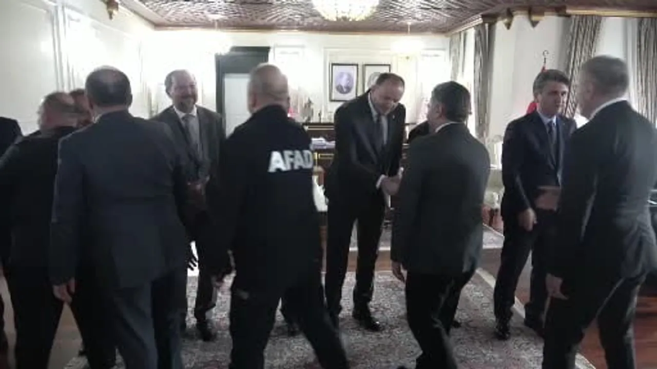 Bolu Valiliği'nde Kurban Bayramı Bayramlaşması: Vali Aydın'dan yol güvenliği uyarısı
