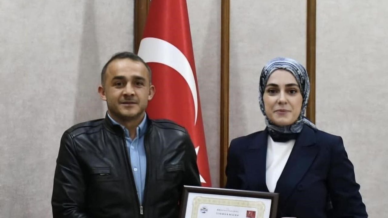 Borçka'da Dereye Düşen 11 Yaşındaki Eslem’i Kurtaran Dalgıç Kemal Ateş'e Teşekkür Belgesi