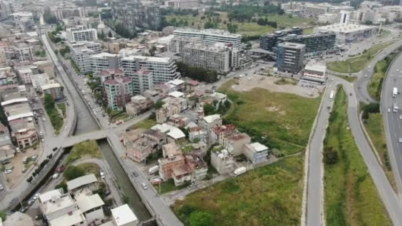 Bornova Kazımdirik'te imar planı revizyonu gerginliği: Mahalleliler yüzde 44,42 DOP ve 'şeftali bahçesi' kaydı iddiasıyla itirazda