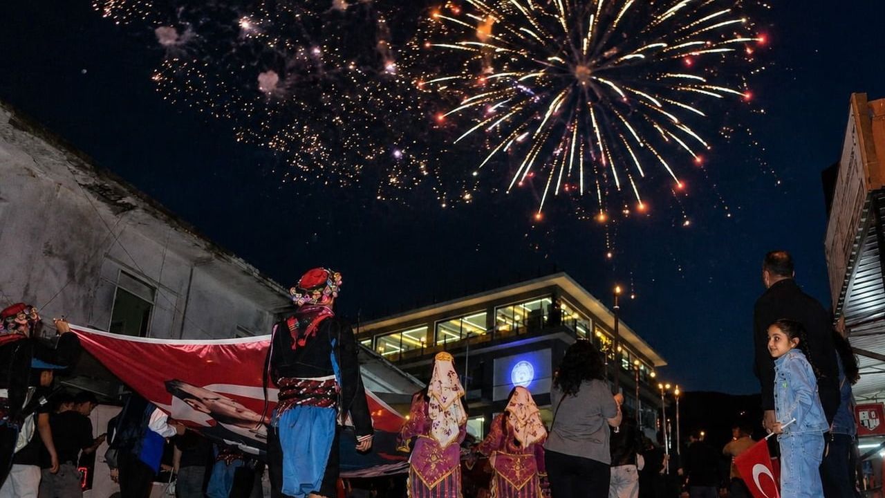 Bozdoğan’da 19 Mayıs kutlaması: Işıklandırılmış Bandırma Vapuru korteje öncülük etti