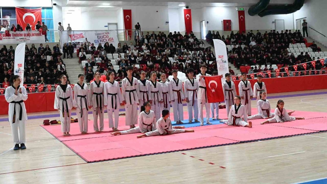 Bozüyük'te 19 Mayıs Atatürk’ü Anma, Gençlik ve Spor Bayramı coşkuyla kutlandı