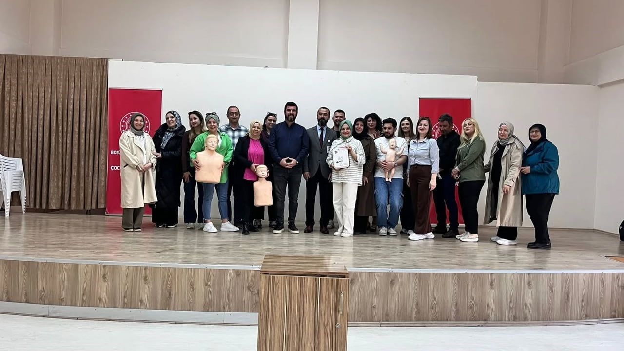 Bozüyük'te Çocuk Evleri Sitesi personeline sertifikalı ilk yardım eğitimi verildi
