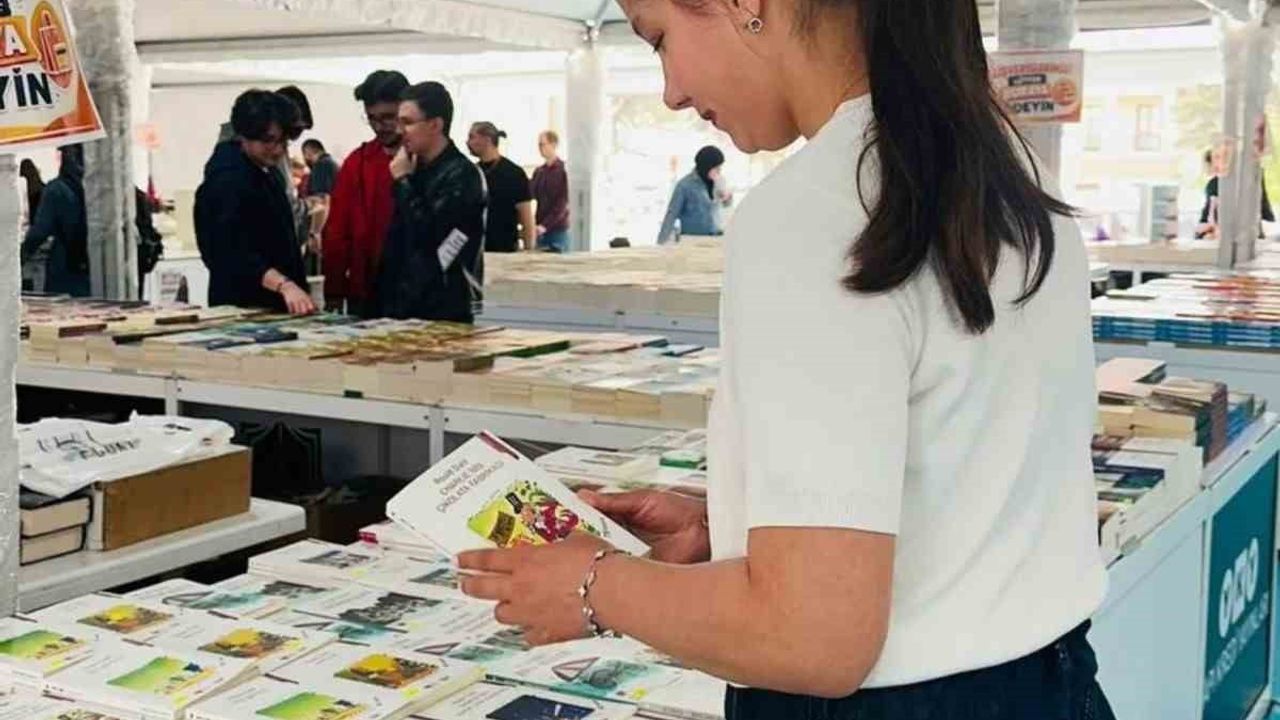 Bozüyük’te koruma altındaki çocuklar kitap fuarında Aslı Aslan ile buluştu