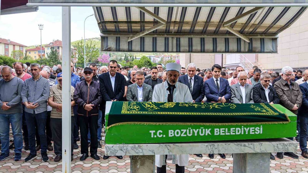 Bozüyük'te Muhtar İsmail Kıranlı Son Yolculuğuna Uğurlandı