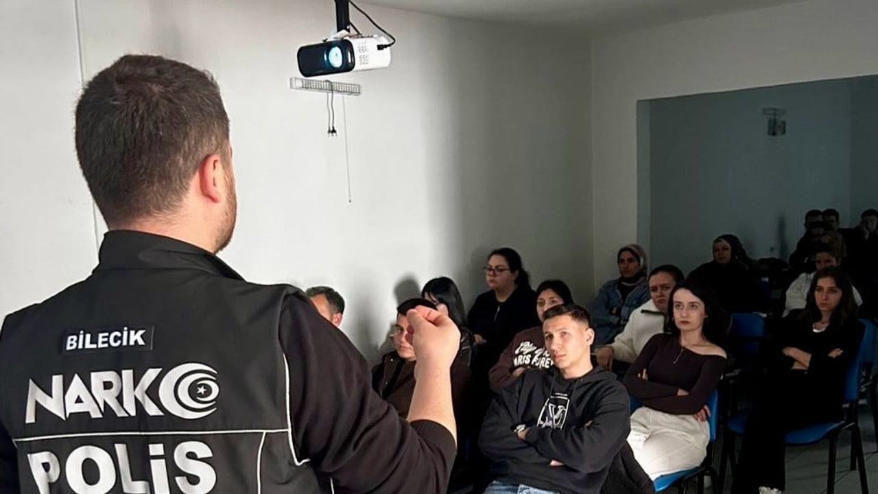 Bozüyük'te NARKOREHBER Eğitimi: En İyi Narkotik Polisi: Anne, NARVAS ve UYUMA Tanıtımı