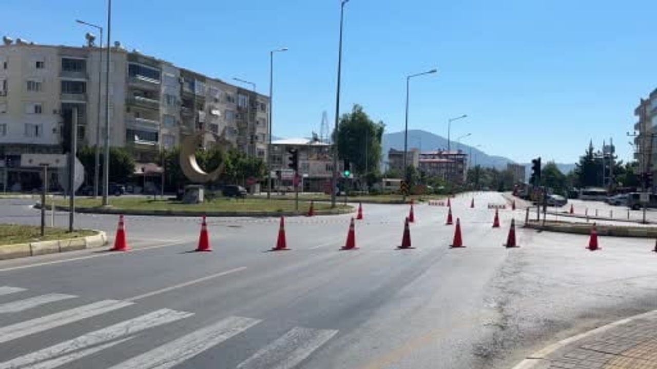 Bozyazı'da D-400 üzerindeki Sini Çayı Köprüsünde kısmi göçük — Yol araç trafiğine kapatıldı