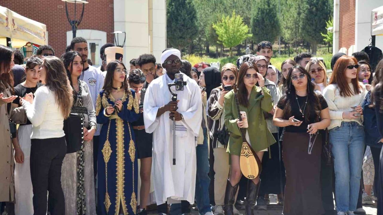 BŞEÜ'de Kültür Şenliği: Öğrenciler ve Akademisyenler Kültürel Çeşitliliği Kutladı
