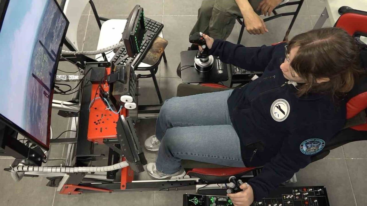 BTÜ'de 8. Havacılık ve Savunma Günleri başladı: F16 simülatörü gençlere kokpit heyecanı yaşattı