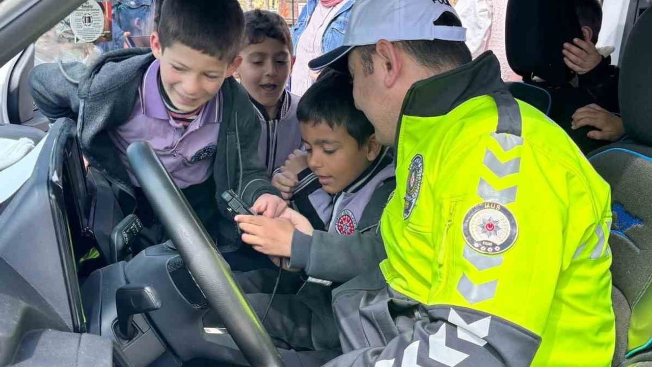Bulanık'ta 3-9 Mayıs Trafik Haftası: Kaymakamlık ziyareti, okul ve halkta bilinçlendirme çalışmaları
