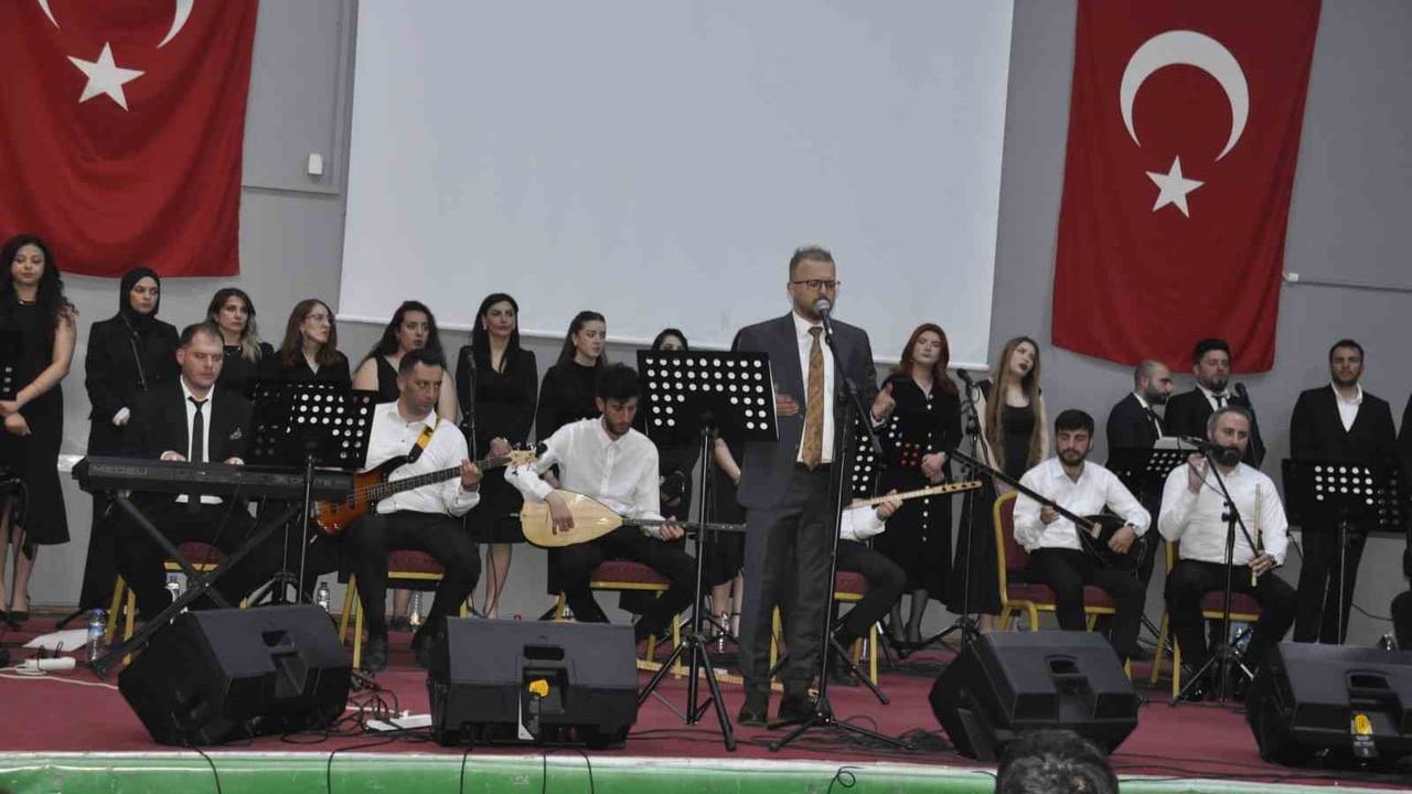 Bulanık'ta Anadolu İzleri Halk Konseri yoğun ilgi gördü