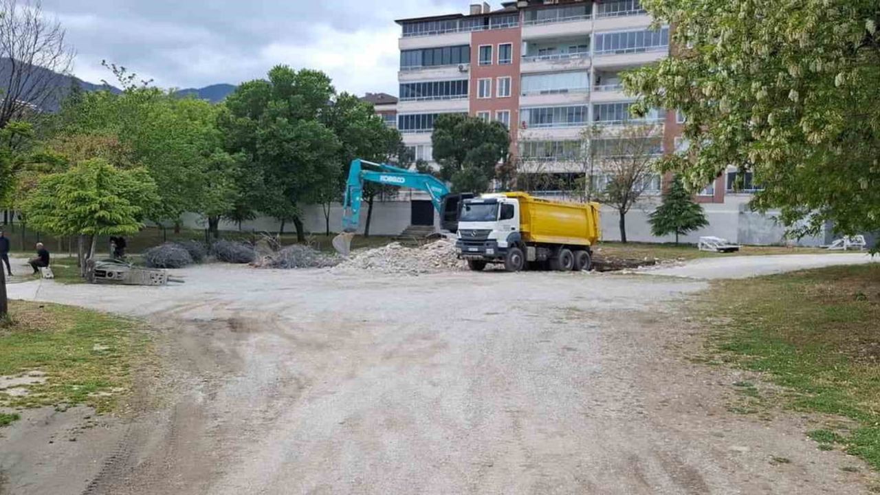 Buldan Şehir Stadı’nda yenileme çalışmaları hızlandı; soyunma odalarının yıkımına başlandı