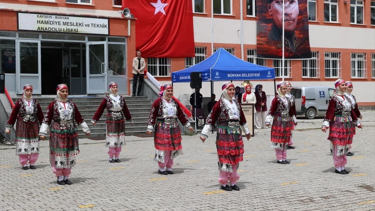Bünyan'da 19 Mayıs Coşkusu Hamidiye Teknik ve Anadolu Lisesi'nde Kutlandı