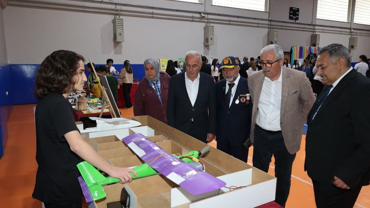 Bünyan Fen Lisesi’nde 12. TÜBİTAK Bilim Fuarı büyük ilgi gördü