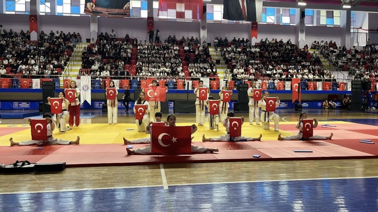 Burdur'da 19 Mayıs Atatürk’ü Anma, Gençlik ve Spor Bayramı coşkuyla kutlandı