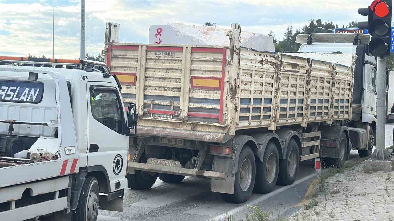 Burdur'da 5 aracın karıştığı zincirleme kaza: 5 kişi hafif yaralandı