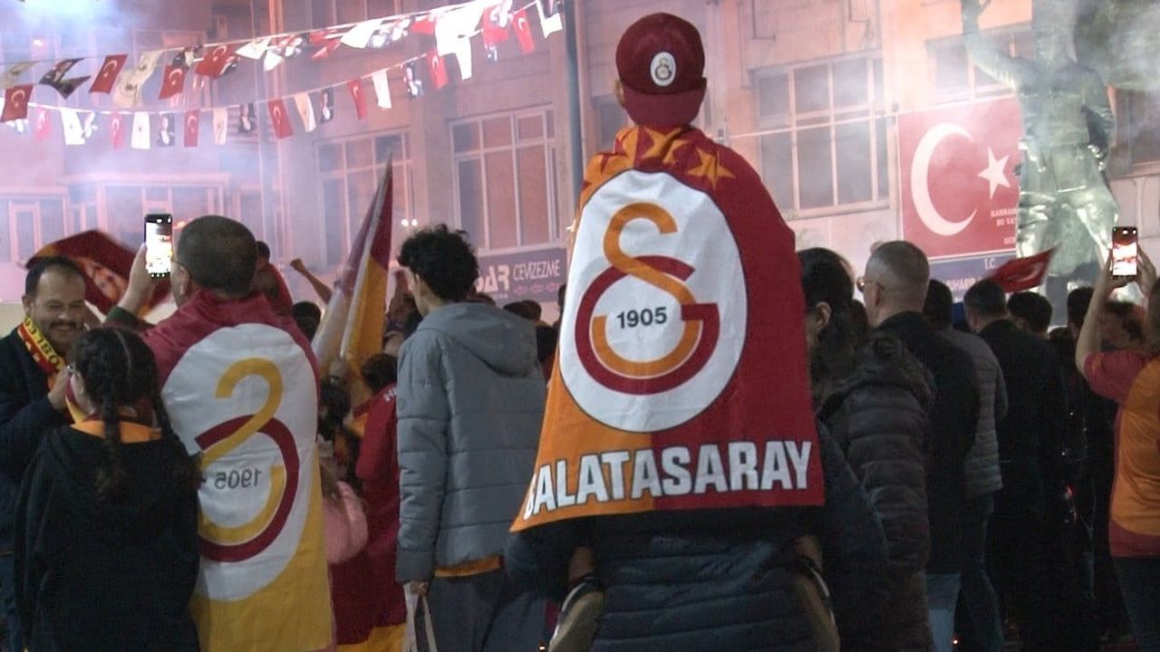 Burdur'da Galatasaray Şampiyonluğu Coşkuyla Kutlandı: Taraftarlar Konvoyla Şehir Turu Yaptı