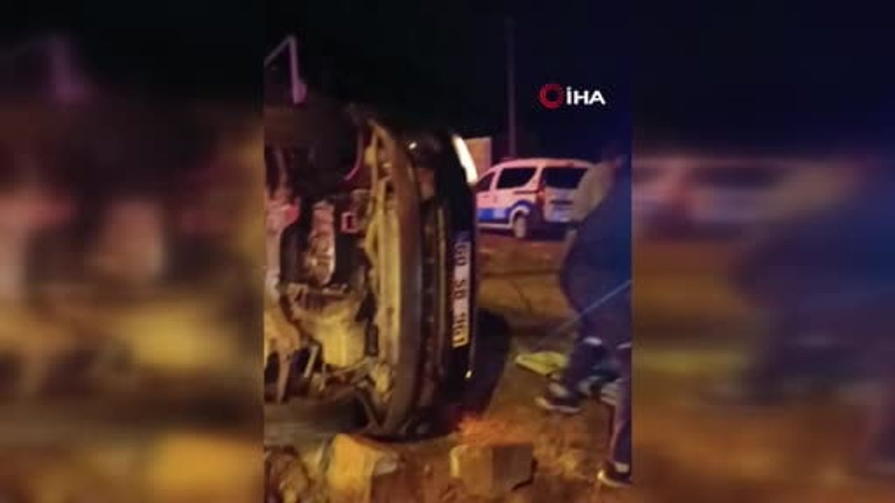 Burdur'da kavşakta otomobil ile hafif ticari araç çarpıştı: 1 ölü, 5 yaralı