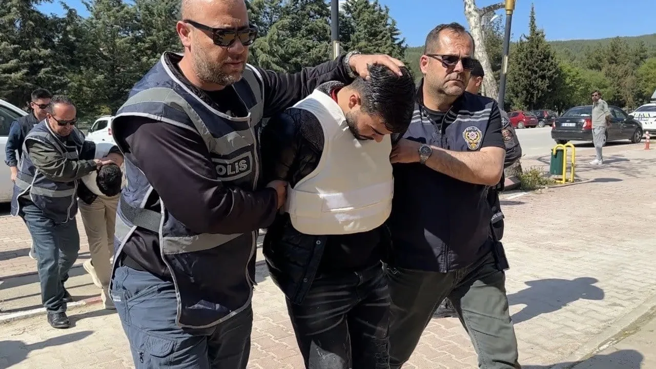 Burdur’da öldürülen Kübra Yapıcı davasında aileden DNA örneği alındı; zanlılar tutuklandı, baba sosyal medyadaki yanıltıcı beğenileri anlattı